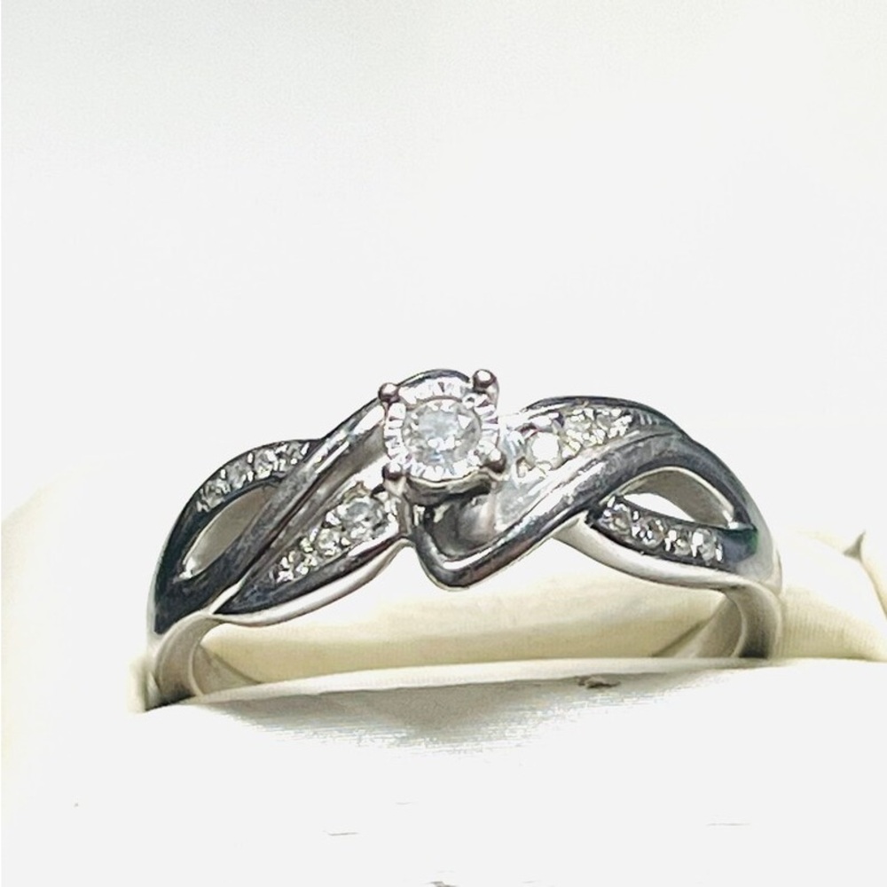 10k White Gold Diamond Ring Size 9